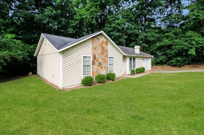 2,290/Mo, 820 Forest Path Stone Mountain, GA 30088 Front View 3