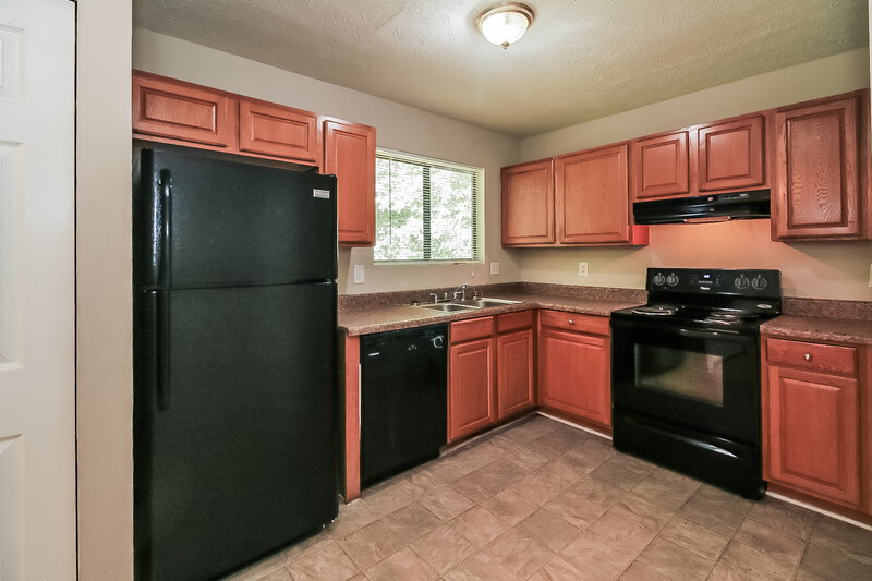 2,290/Mo, 820 Forest Path Stone Mountain, GA 30088 Kitchen View