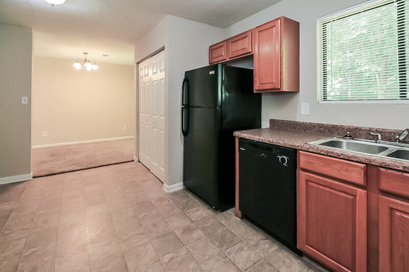 2,290/Mo, 820 Forest Path Stone Mountain, GA 30088 Kitchen View 3