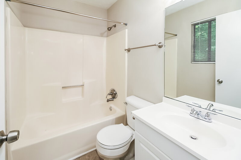 2,290/Mo, 820 Forest Path Stone Mountain, GA 30088 Master Bathroom View