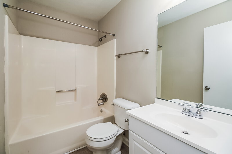 2,290/Mo, 820 Forest Path Stone Mountain, GA 30088 Bathroom View