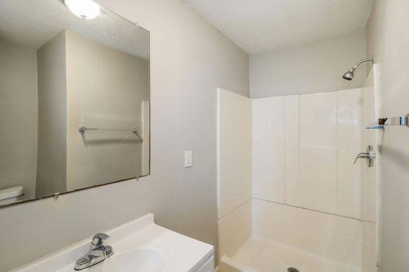 1,655/Mo, 8721 W Bourne Dr Jonesboro, GA 30238 Bathroom View
