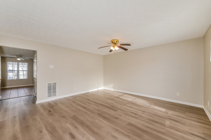 2,520/Mo, 5885 Strathmoor Manor Cir Lithonia, GA 30058 Living Room View