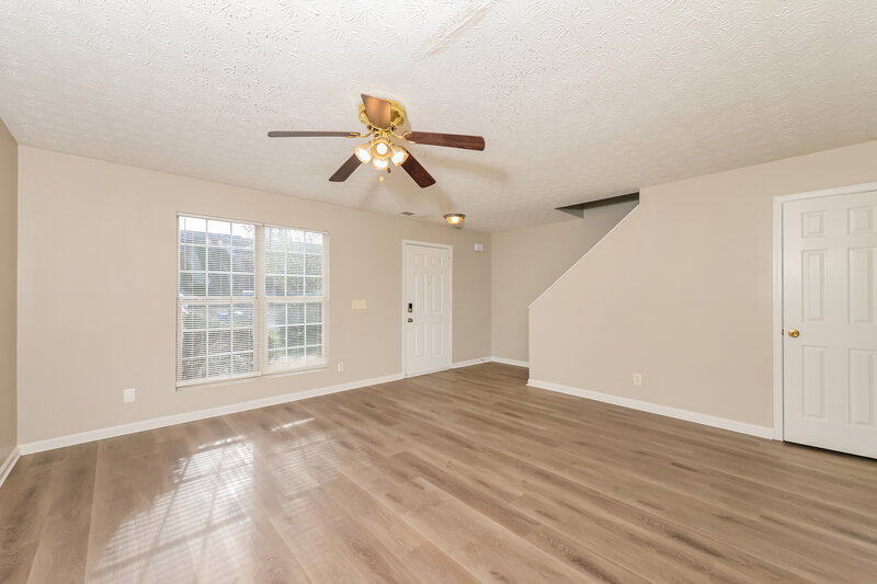 2,520/Mo, 5885 Strathmoor Manor Cir Lithonia, GA 30058 Living Room View 2