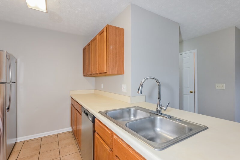 2,520/Mo, 5885 Strathmoor Manor Cir Lithonia, GA 30058 Kitchen View 2