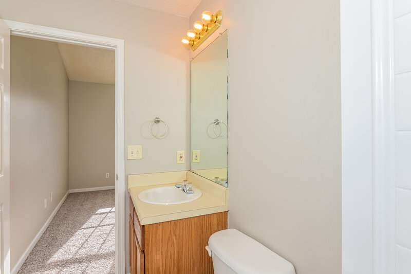 2,520/Mo, 5885 Strathmoor Manor Cir Lithonia, GA 30058 Main Bathroom View 2