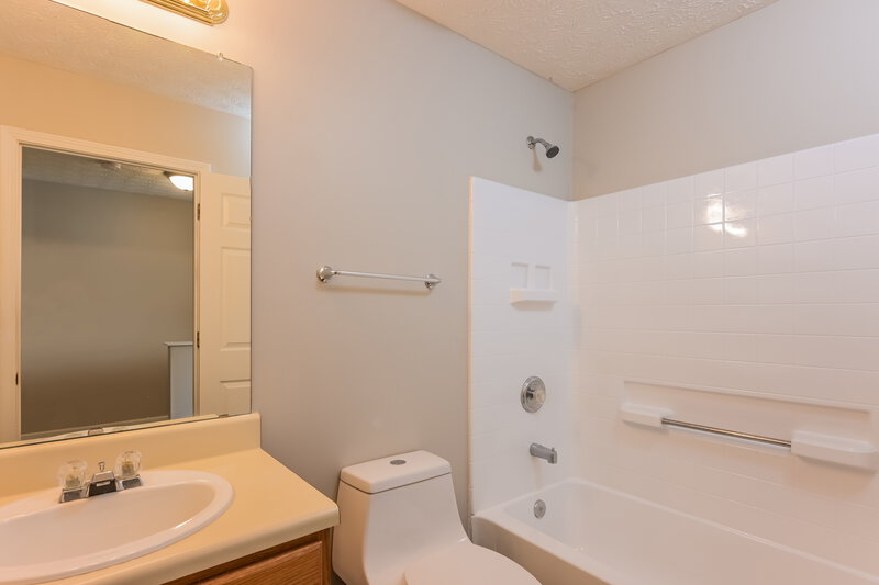 2,520/Mo, 5885 Strathmoor Manor Cir Lithonia, GA 30058 Bathroom View