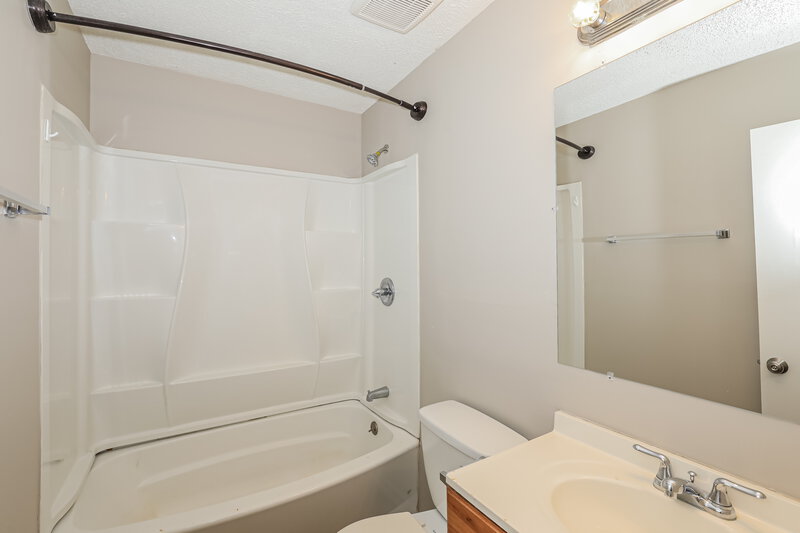 1,695/Mo, 266 Montego Cir Riverdale, GA 30274 Main Bathroom View