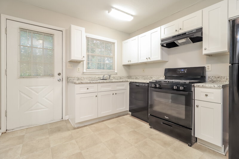 1,760/Mo, 3797 Kathryn Dr SW Atlanta, GA 30331 Kitchen View 2