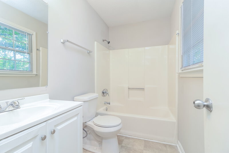 1,760/Mo, 3797 Kathryn Dr SW Atlanta, GA 30331 Main Bathroom View