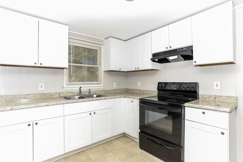 1,355/Mo, 230 King Blvd McDonough, GA 30253 Kitchen View 2