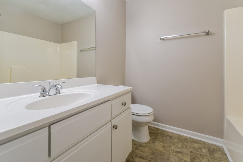 1,785/Mo, 3593 Boulder Ridge Terrace Ellenwood, GA 30294 Main Bathroom View
