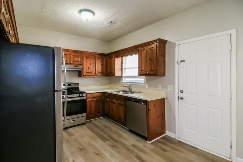 1,625/Mo, 120 Mann Blvd Stockbridge, GA 30281 Kitchen View