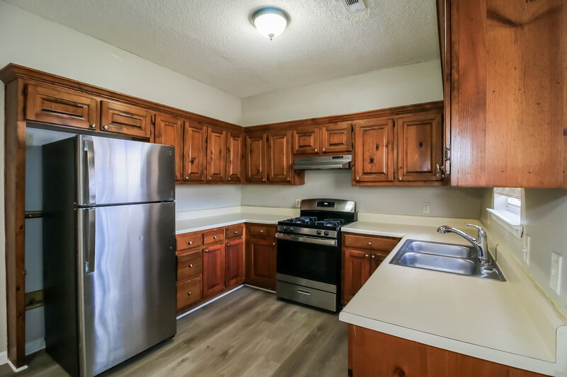 1,625/Mo, 120 Mann Blvd Stockbridge, GA 30281 Kitchen View 2