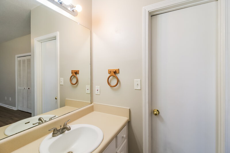 1,625/Mo, 120 Mann Blvd Stockbridge, GA 30281 Bathroom View