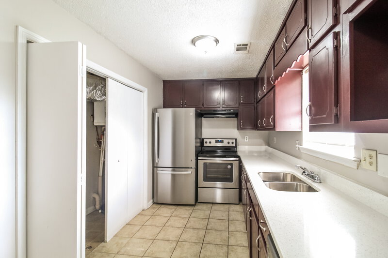 2,080/Mo, 120 Sherwood Loop McDonough, GA 30253 Kitchen View