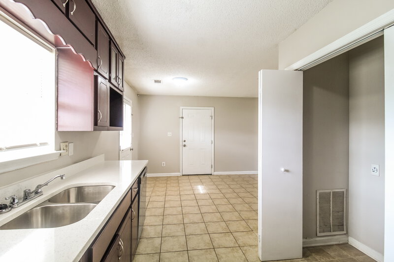 2,080/Mo, 120 Sherwood Loop McDonough, GA 30253 Kitchen View 2