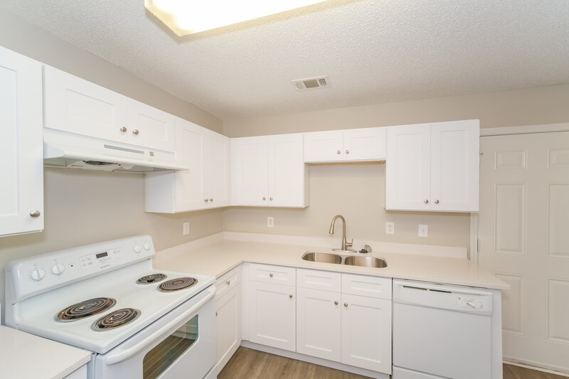 1,770/Mo, 2150 Ivy Lane Union City, GA 30291 Kitchen View