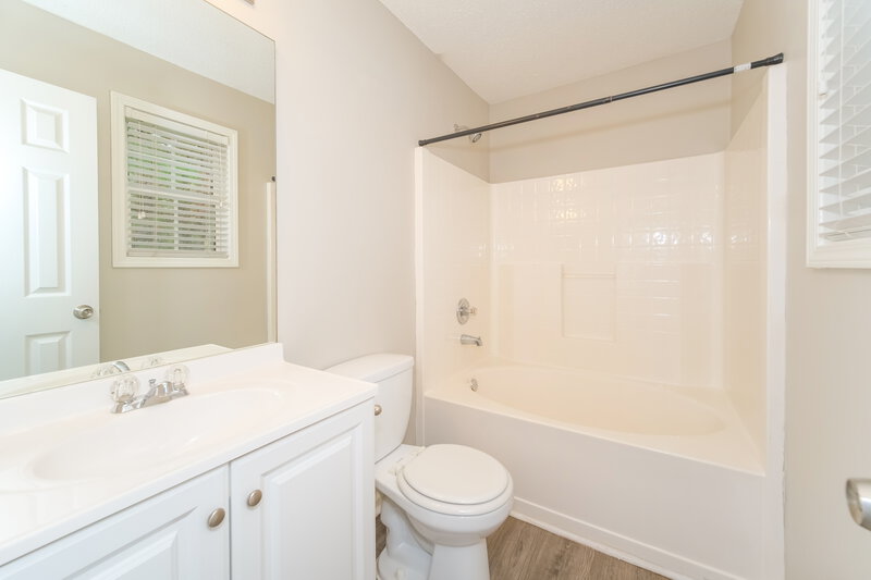 1,770/Mo, 2150 Ivy Lane Union City, GA 30291 Main Bathroom View