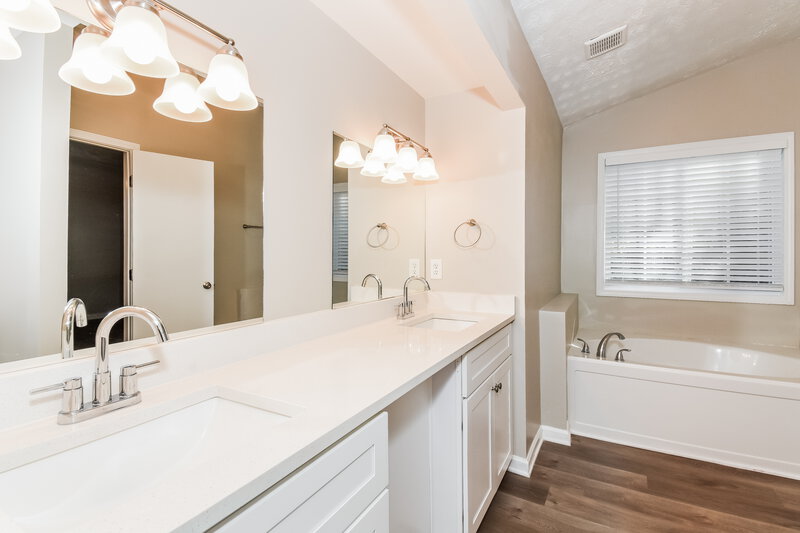 2,015/Mo, 3297 Owens Meadow Ln NW Kennesaw, GA 30152 Main Bathroom View