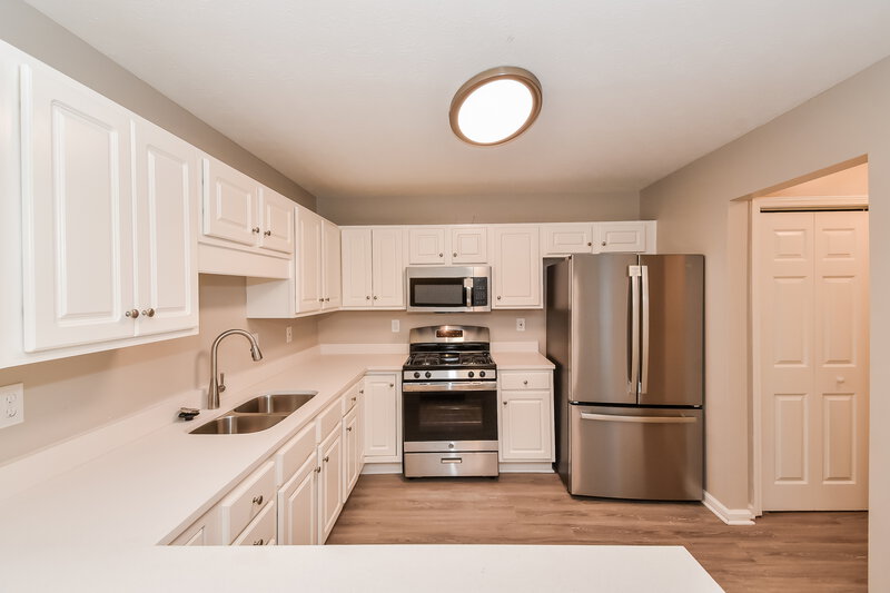 2,790/Mo, 6376 Melrose St Unit 1 Douglasville, GA 30134 Kitchen View 2