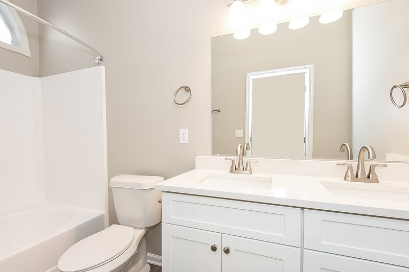 2,850/Mo, 2753 Northgate Way Nw, Acworth, GA 30101 Main Bathroom View