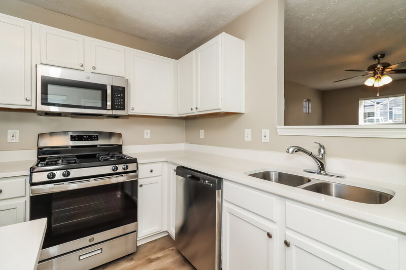 1,770/Mo, 248 Silver Ridge Dr Dallas, GA 30157 Kitchen View 2