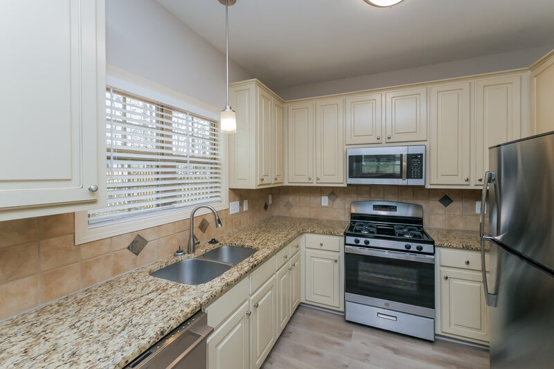 2,355/Mo, 184 Greenview Dr Newnan, GA 30265 Kitchen View