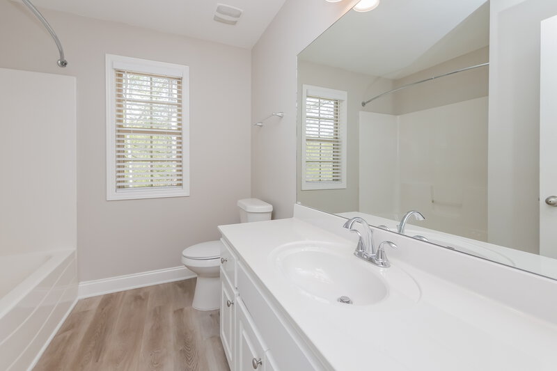 2,355/Mo, 184 Greenview Dr Newnan, GA 30265 Bathroom View