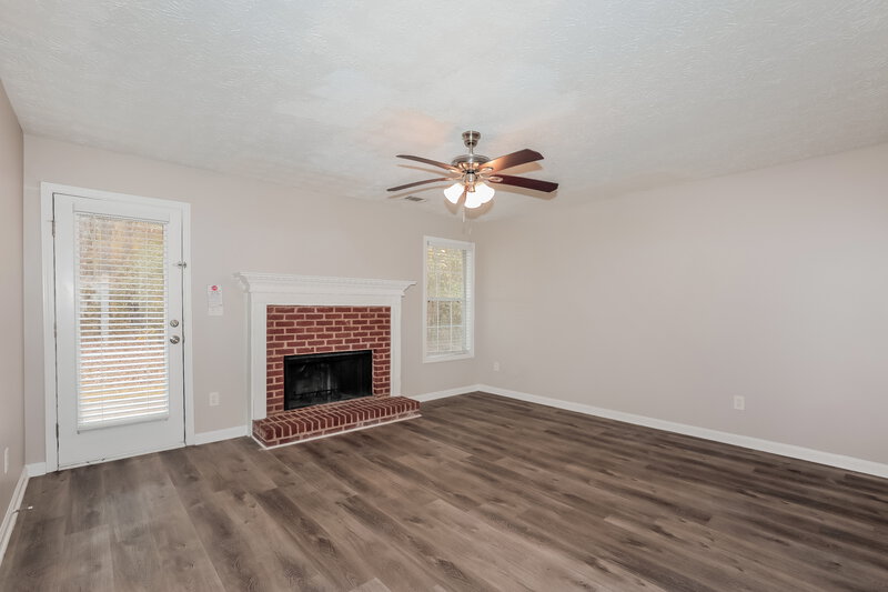 2,220/Mo, 35 Summer Walk Circle Covington, GA 30016 Living Room View