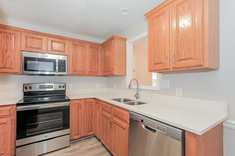 2,220/Mo, 35 Summer Walk Circle Covington, GA 30016 Kitchen View