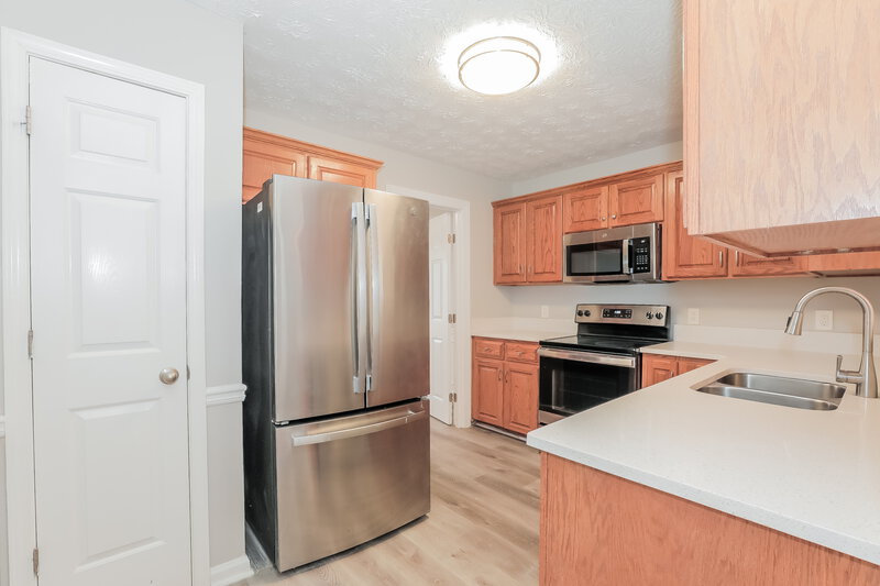 2,220/Mo, 35 Summer Walk Circle Covington, GA 30016 Kitchen View 2