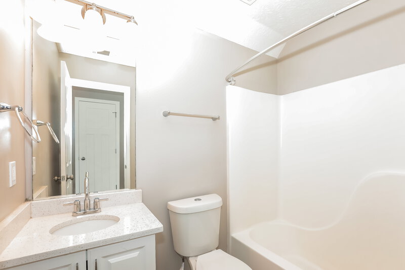 2,220/Mo, 35 Summer Walk Circle Covington, GA 30016 Bathroom View