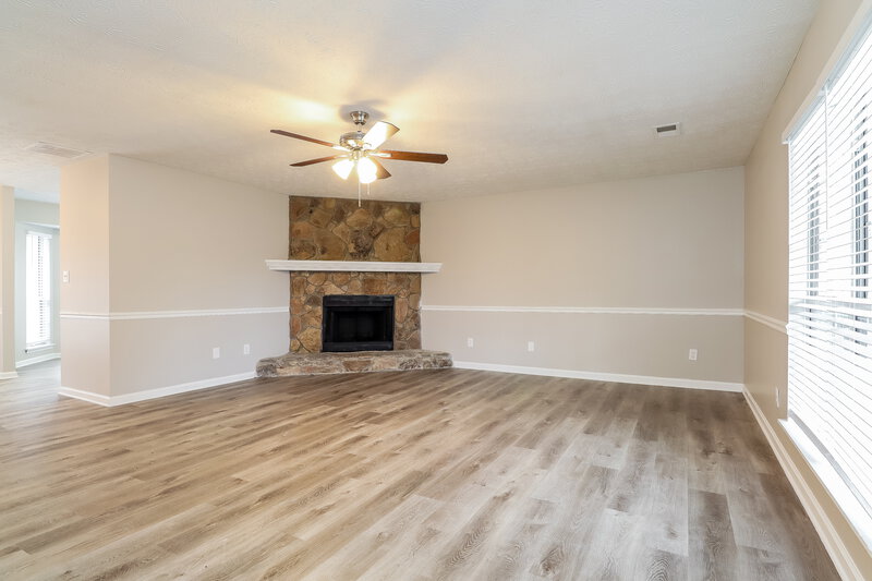 1,900/Mo, 30 Cowan Trl Stockbridge, GA 30281 Living Room View 2