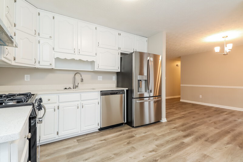 1,900/Mo, 30 Cowan Trl Stockbridge, GA 30281 Kitchen View