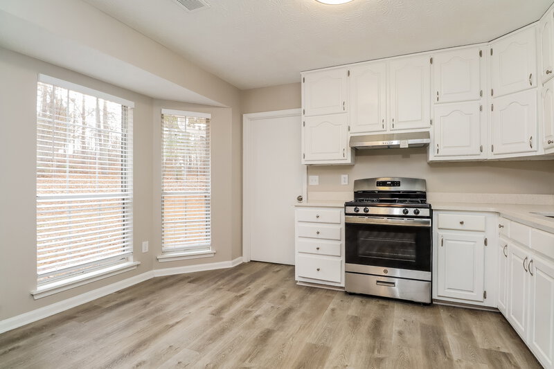 1,900/Mo, 30 Cowan Trl Stockbridge, GA 30281 Kitchen View 2