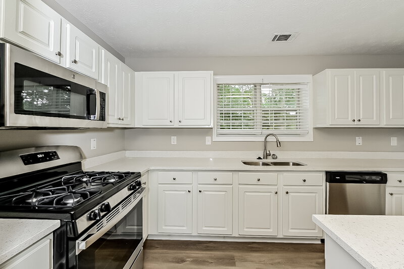 2,820/Mo, 74 Greenland Dr McDonough, GA 30253 Kitchen View 2