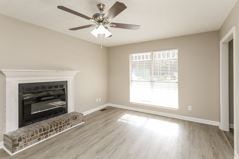 2,450/Mo, 3015 Ansley Ridge Ct Snellville, GA 30078 Living Room View 3