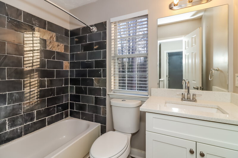 1,835/Mo, 5875 Bellingrath Way Lithonia, GA 30058 Bathroom View