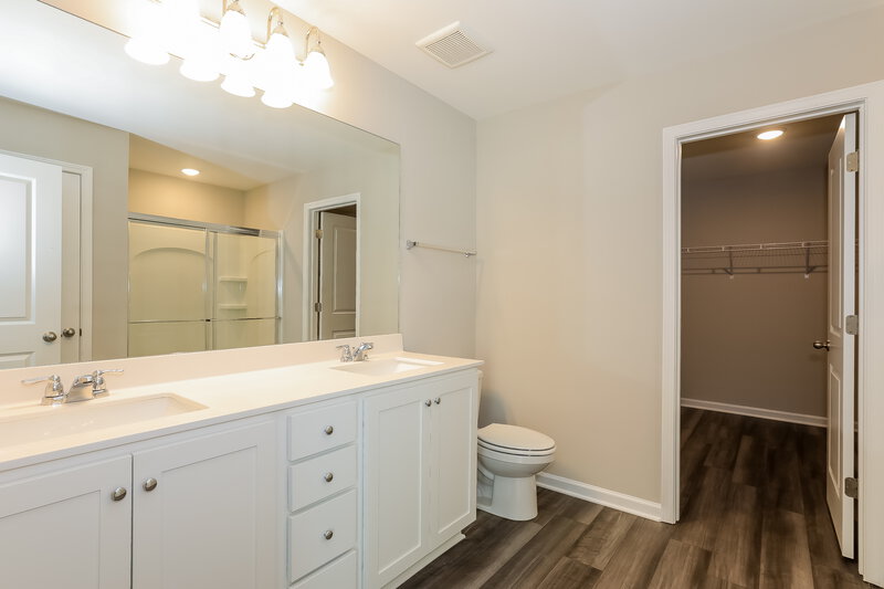 2,635/Mo, 3999 Kendrick Circle Loganville, GA 30052 Main Bathroom View