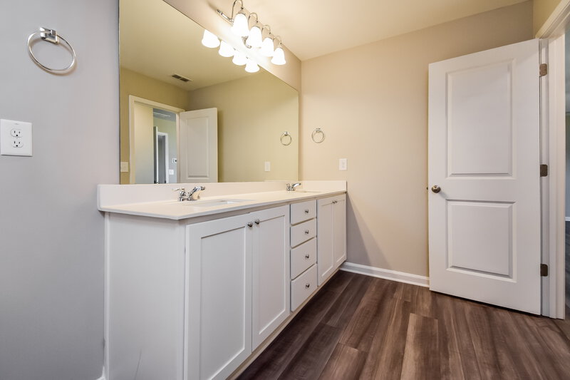 2,760/Mo, 941 Feldman Chase Loganville, GA 30052 Main Bathroom View