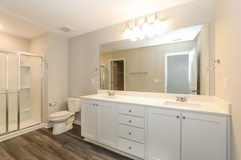 2,420/Mo, 4054 Kendrick Circle Loganville, GA 30052 Main Bathroom View