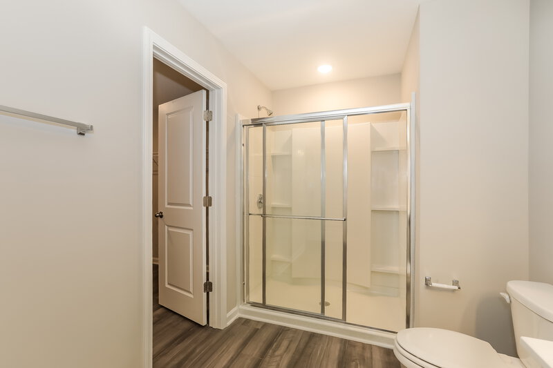 2,420/Mo, 4054 Kendrick Circle Loganville, GA 30052 Main Bathroom View 2