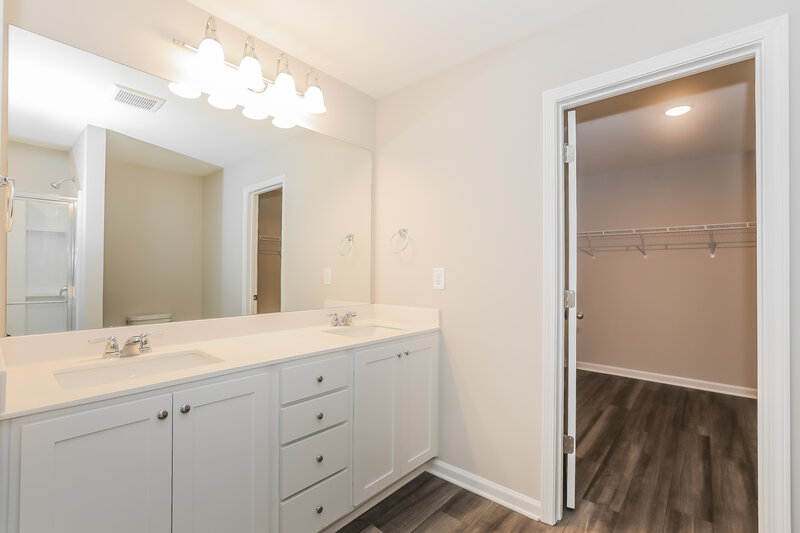 3,410/Mo, 4064 Kendrick Circle Loganville, GA 30052 Main Bathroom View