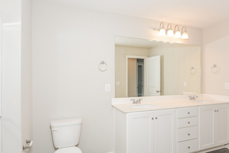 2,300/Mo, 3954 Kendrick Circle Loganville, GA 30052 Main Bathroom View