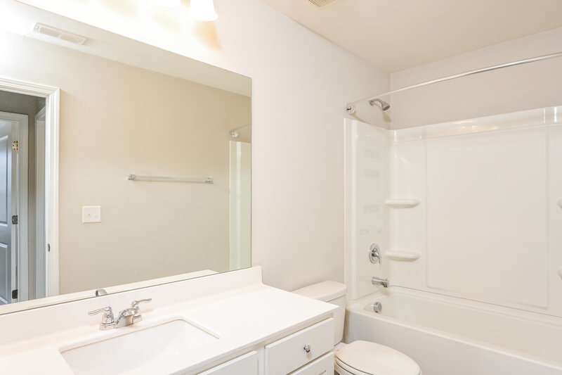 2,300/Mo, 3954 Kendrick Circle Loganville, GA 30052 Bathroom View
