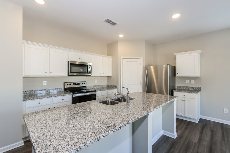 4,400/Mo, 3778 Ramsay Pass Loganville, GA 30052 Kitchen View