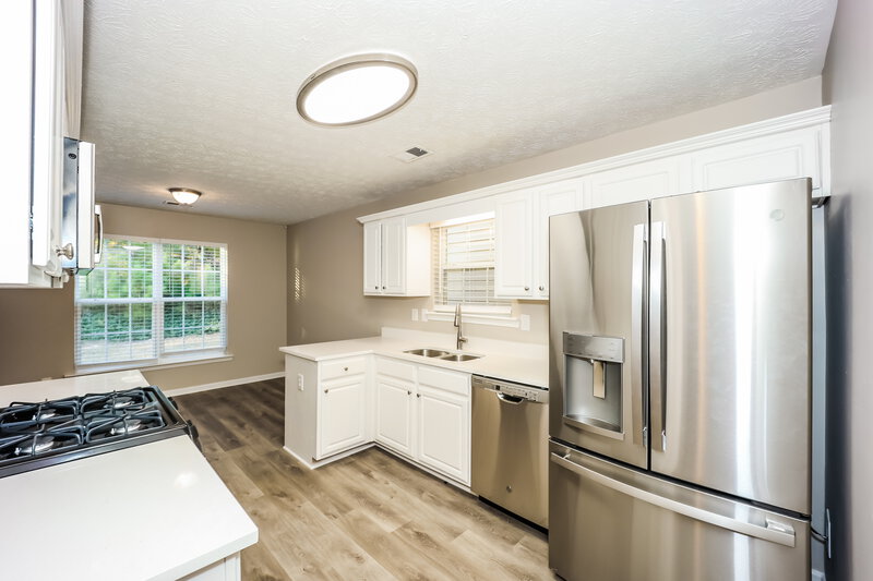 1,785/Mo, 9525 Lakeview Rd Union City, GA 30291 Kitchen View