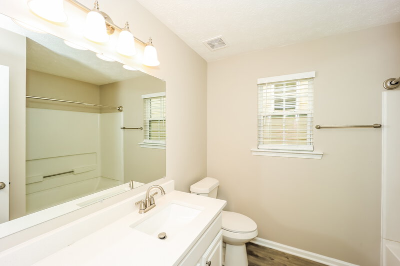 1,785/Mo, 9525 Lakeview Rd Union City, GA 30291 Bathroom View