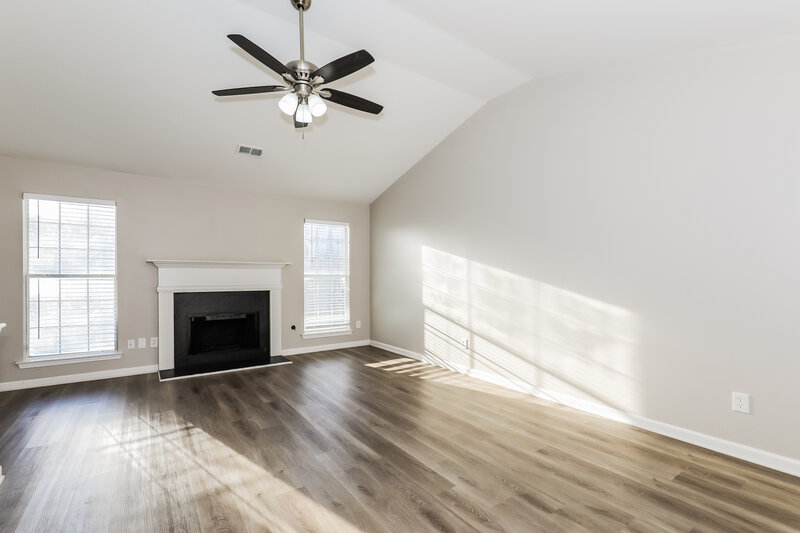 1,730/Mo, 5860 Eagles Feather Ln Riverdale, GA 30274 Living Room View